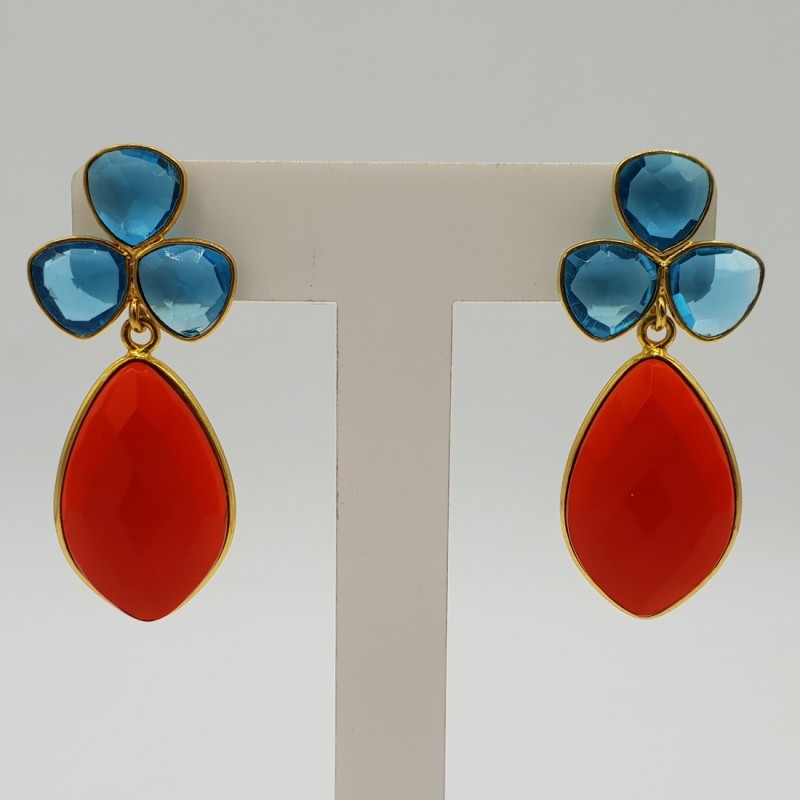 Vergulde oorbellen met Topaas blauwe quartz en Granaat rode quartz