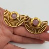 Vergulde waairer oorbellen met roze Chalcedoon