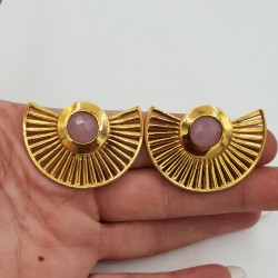 Vergulde waairer oorbellen met roze Chalcedoon