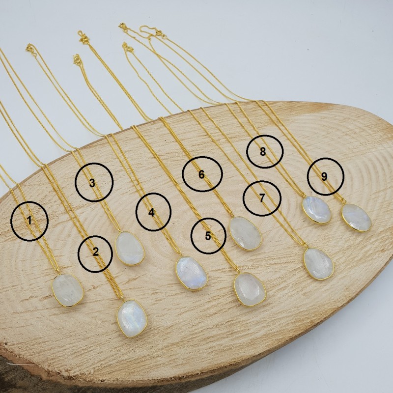 Vergulde ketting met regenboog Maansteen hanger