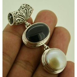 Zilveren edelsteen hanger met zwarte Onyx en Parel