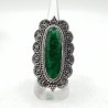 Zilvren ring met Emerald gezet in bewerkte setting