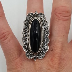 Zilvren ring met zwarte Onyx gezet in bewerkte setting