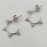 Zilveren beaded halve creolen