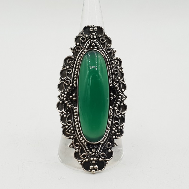 Zilveren ring met ovale groene Onyx in bewerkte setting 16 mm
