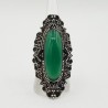 Zilveren ring met ovale groene Onyx in bewerkte setting 16 mm