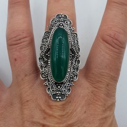 Zilveren ring met ovale groene Onyx in bewerkte setting 16 mm