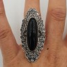 Zilveren ring met ovale zwarte Onyx in bewerkte setting