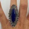 Zilveren ring met ovale Lapis Lazuli in bewerkte setting