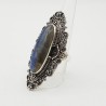 Zilveren ring met ovale Labradoriet in bewerkte setting 16.5 mm