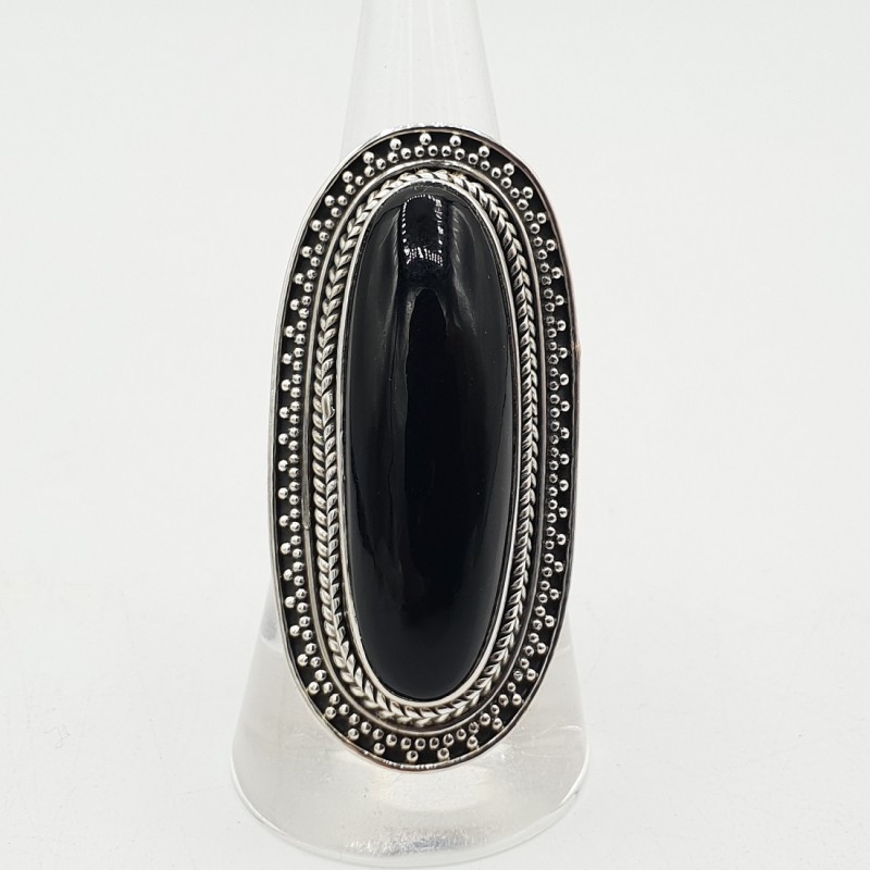 Zilveren ring gezet met ovale zwarte Onyx