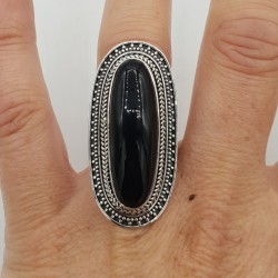 Zilveren ring gezet met ovale zwarte Onyx