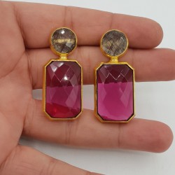 Vergulde oorbellen met zwarte Toermalijnkwarts en roze Toermalijn quartz