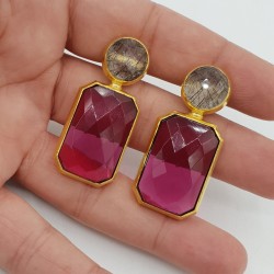 Vergulde oorbellen met zwarte Toermalijnkwarts en roze Toermalijn quartz