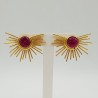 Vergulde sunset oorbellen met ruwe fuchsia roze Agaat