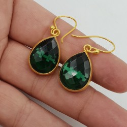 Vergulde oorbellen met druppelvormige Emerald groene quartz