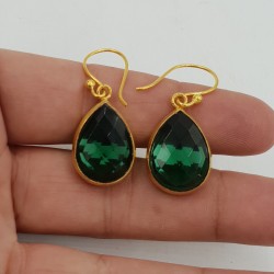 Vergulde oorbellen met druppelvormige Emerald groene quartz
