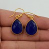 Vergulde oorbellen met druppelvormige kobalt blauwe Chalcedoon
