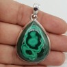Zilveren hanger gezet met brede druppelvormige cabochon Malachiet