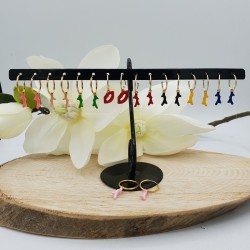 Vergulde halve creolen met rood koraal resin hanger