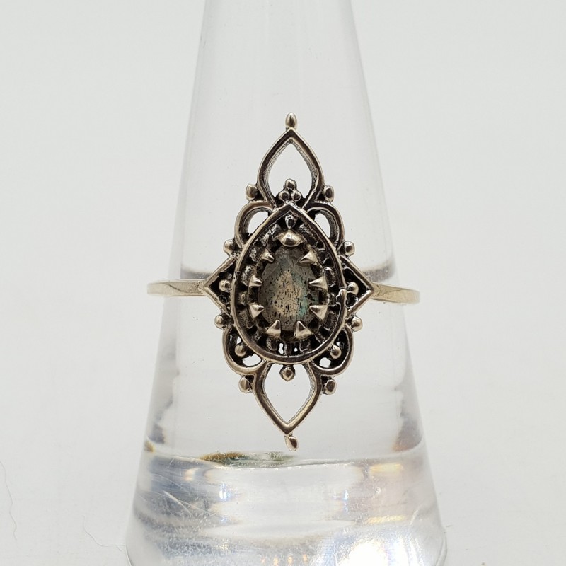 Zilveren ring gezet met Labradoriet 18 mm