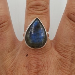 Zilveren ring gezet met druppelvormige 17.7 mm