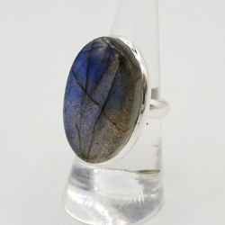 Zilveren ring gezet met ovale cabochon Labradoriet 17 mm