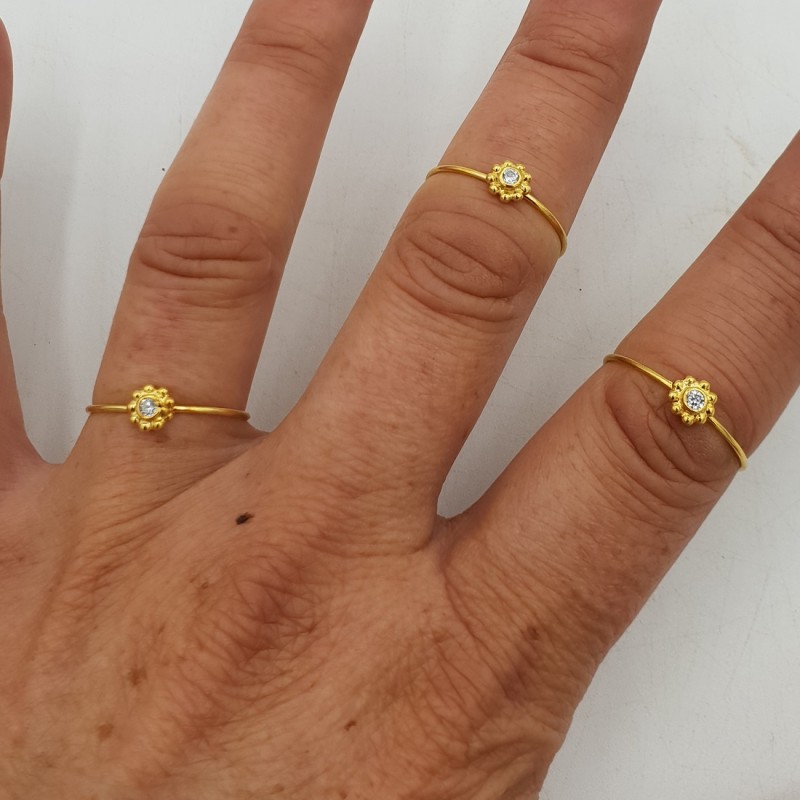 Vergulde ring met zirkonia
