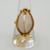 Vergulde ring gezet met Cowrie schelp