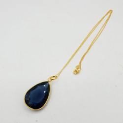 Vergulde ketting met Ioliet blauwe quartz hanger