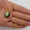 Vergulde ketting met druppelvormige Labradoriet hanger