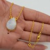 Vergulde ketting met druppelvormige Maansteen hanger