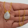 Vergulde ketting met druppelvormige Maansteen hanger