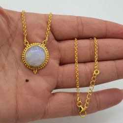 Vergulde ketting met ronde Maansteen hanger