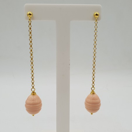 Lange oorbellen met zalm kleurige Parel