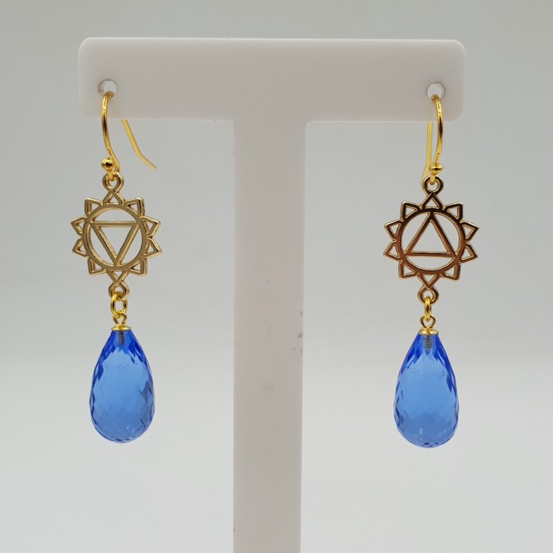 Vergulde chakra oorbellen met blauw Topaas quartz