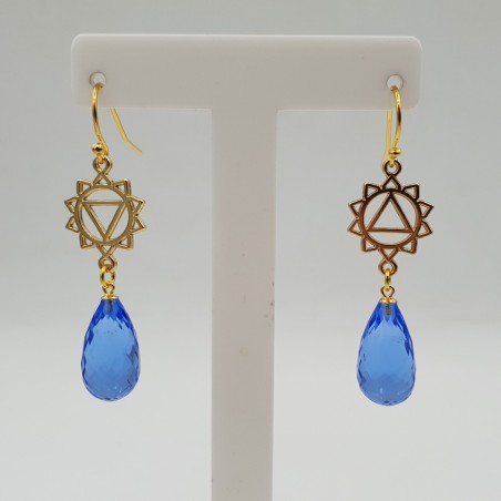 Vergulde chakra oorbellen met blauw Topaas quartz