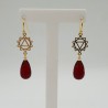 Vergulde chakra oorbellen met Granaat quartz