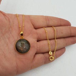 Vergulde ketting met ronde Labradoriet hanger