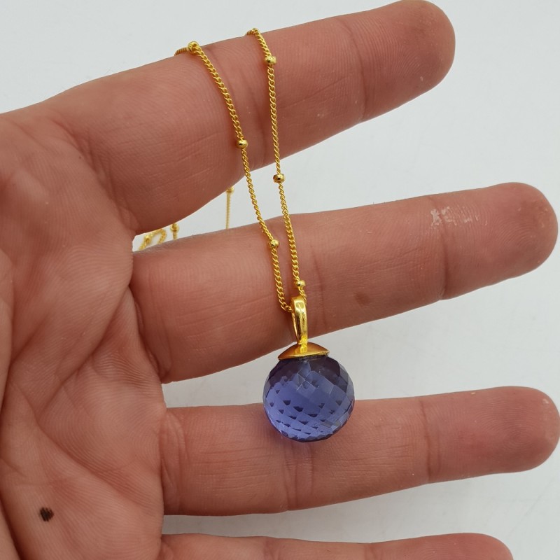 Vergulde ketting met ronde Ioliet blauwe quartz
