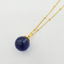 Vergulde ketting met ronde Ioliet blauwe quartz
