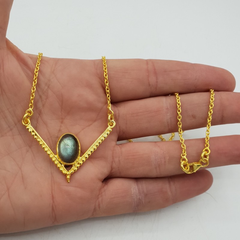 Vergulde ketting met hanger gezet met ovale Labradoriet