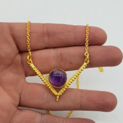 Vergulde ketting met hanger gezet met ronde Amethist