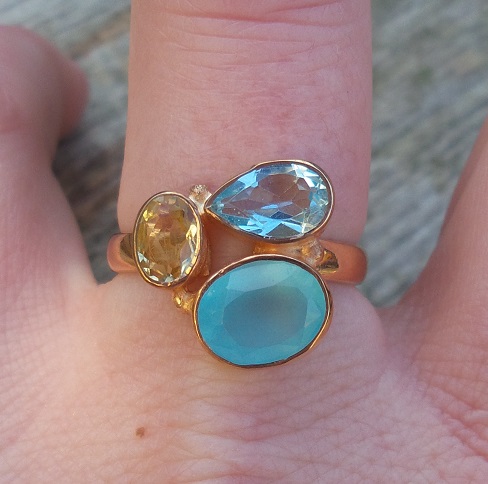 Vergulde ring met Chalcedoon, blauw Topaas en Citrien 18 mm