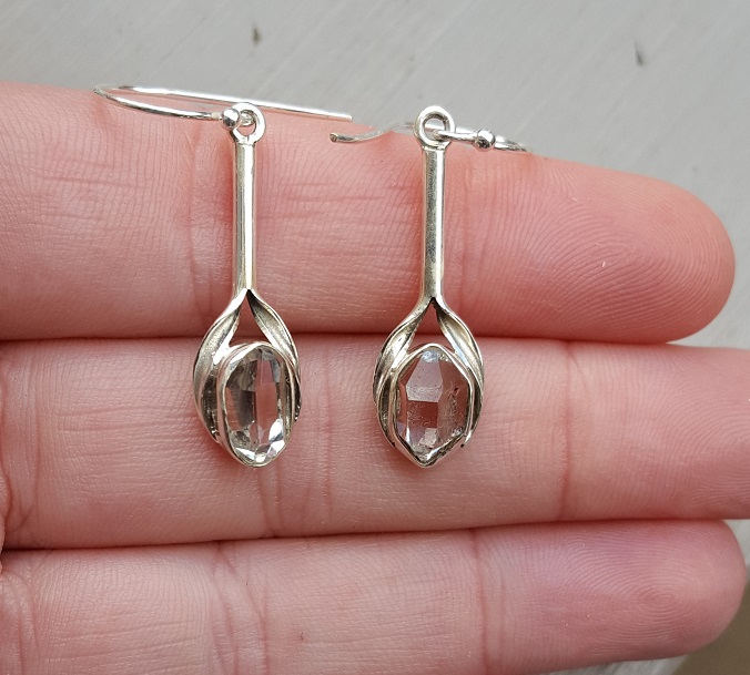salto boeren Uitrusting Zilveren oorbellen ruwe Herkimer diamant | Verkocht