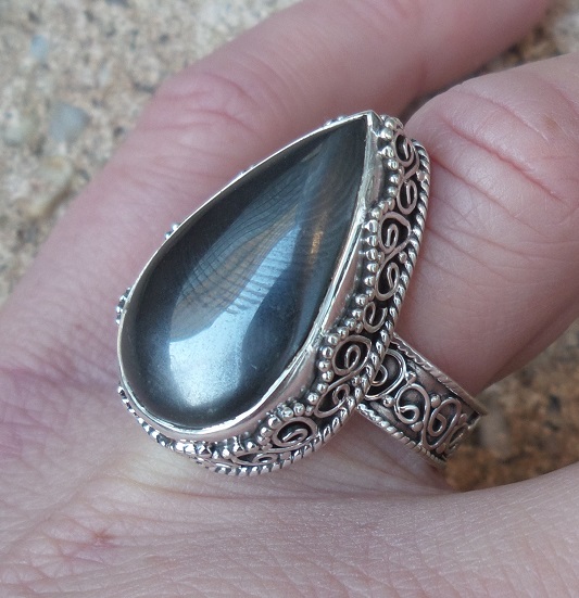 Zilveren ring druppelvorm Hematiet bewerkte setting 17.7 mm