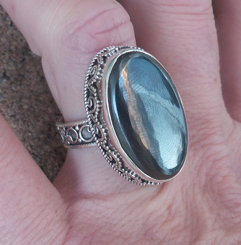 Zilveren ring gezet met ovale Hematiet in bewerkte setting 17 mm