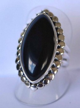 Zilveren edelsteen ring met ovale zwarte Onyx maat 19.3 mm