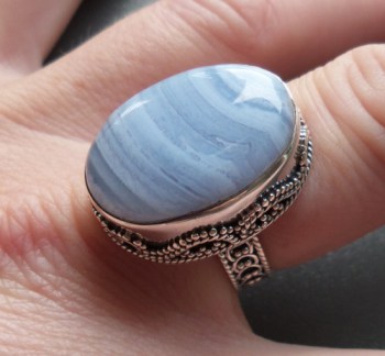 Zilveren ring blauw Lace Agaat en bewerkte setting 18 mm