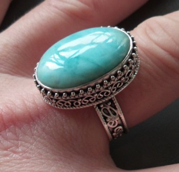 Zilveren ring Larimar gezet in bewerkte setting 19 mm